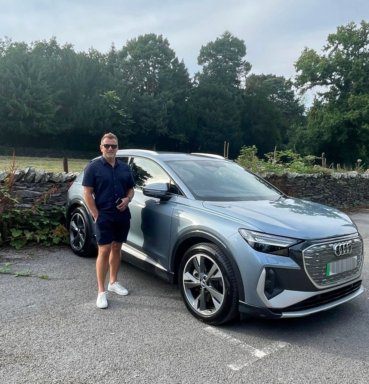 Customer with Audi e-tron