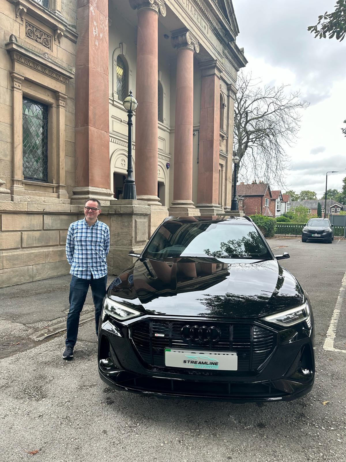 Customer with Audi e-tron