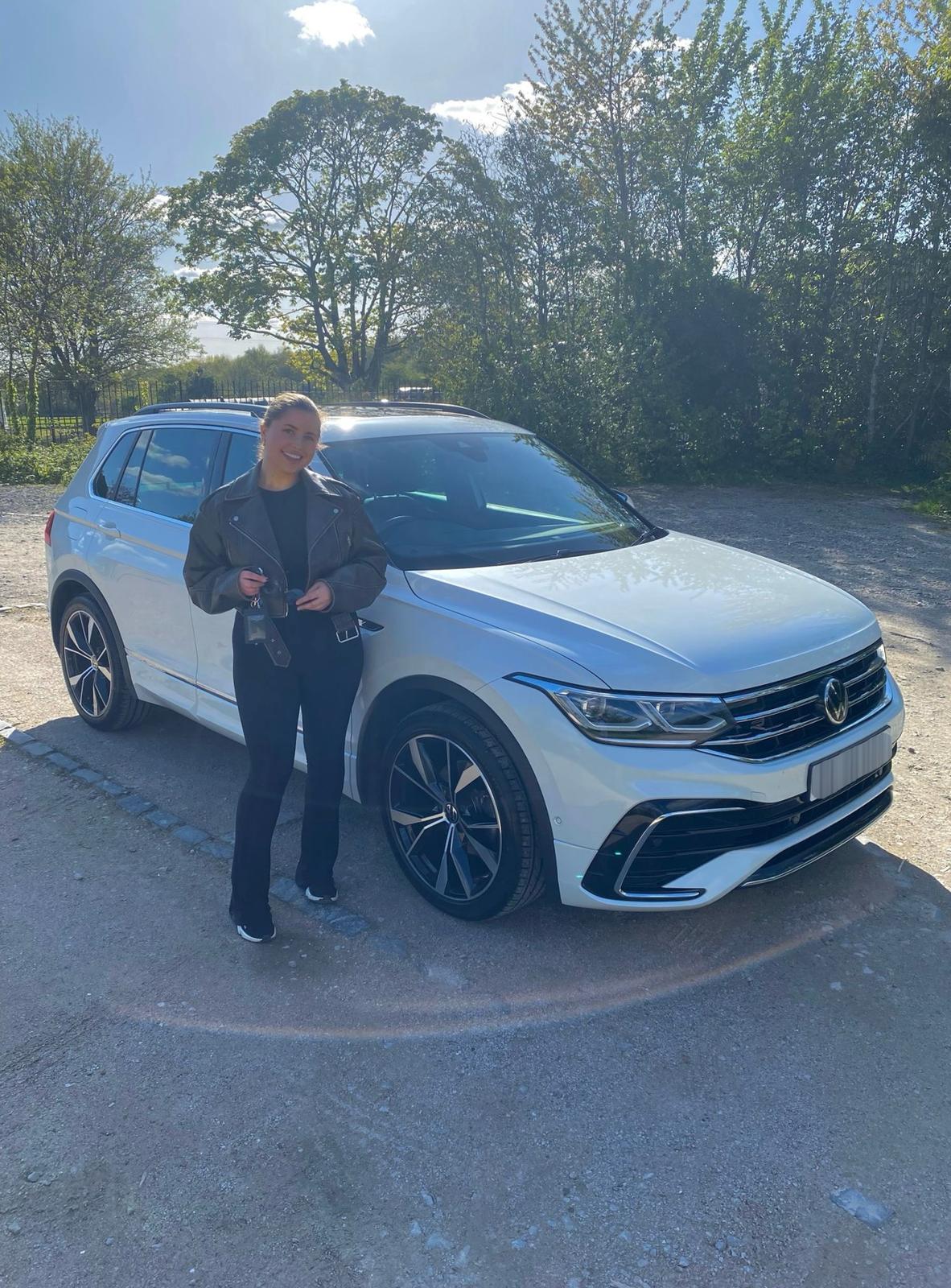 Customer with VW Tiguan
